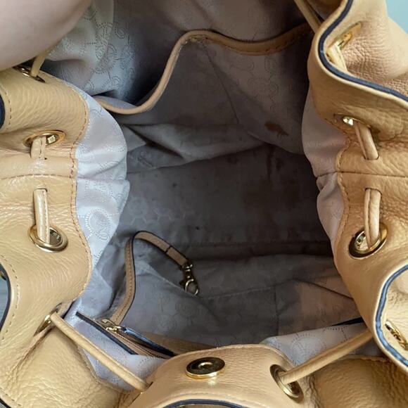 MK Camden Large Drawstring Bag in Suntan Leather - Picture 9 of 16